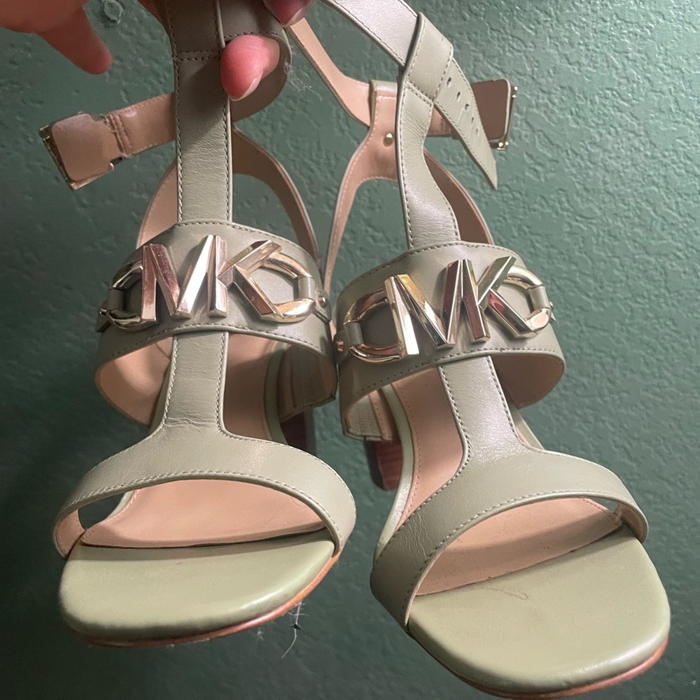 Michael Kors T-Strap Izzy Sandals